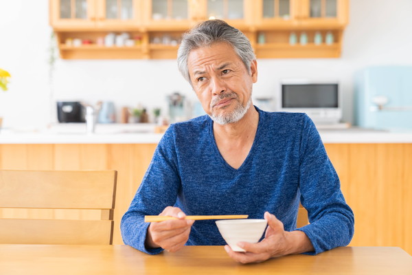 食べにくさを感じる男性