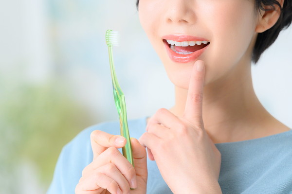 女性の口元